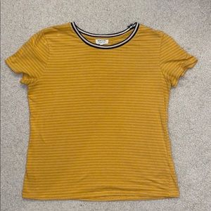 cute yellow t-shirt!